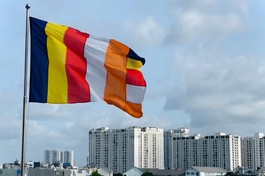 Cờ Phật giáo ở khu đô thị mới TP.Thủ Đức, TP.HCM - Ảnh: Hoàng Độ/BGN