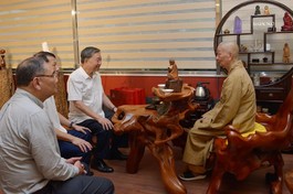 Đức Pháp chủ GHPGVN tiếp thân mật Đại tướng Tô Lâm, Thượng tướng Lương Tam Quang và Trung tướng Tô Ân Xô tại chùa Huê Nghiêm - TP.Thủ Đức