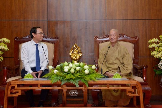 Đức Pháp chủ GHPGVN tiếp ông Nguyễn Văn Nên, Ủy viên Bộ Chính trị, Bí thư Thành ủy TP.HCM đến thăm và chúc mừng thành công của Đại hội đại biểu Phật giáo toàn quốc lần thứ IX - Ảnh: Bảo Toàn/BGN