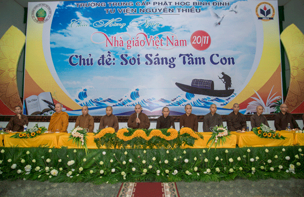 Bình Định: Tăng Ni sinh Trường Trung cấp Phật học tổ chức tri ân nhân Ngày Nhà giáo VN