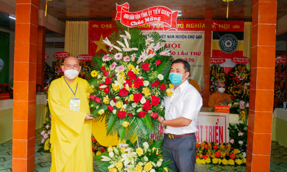Ban Dân vận Tỉnh ủy Tiền Giang tặng hoa chúc mừng đại hội