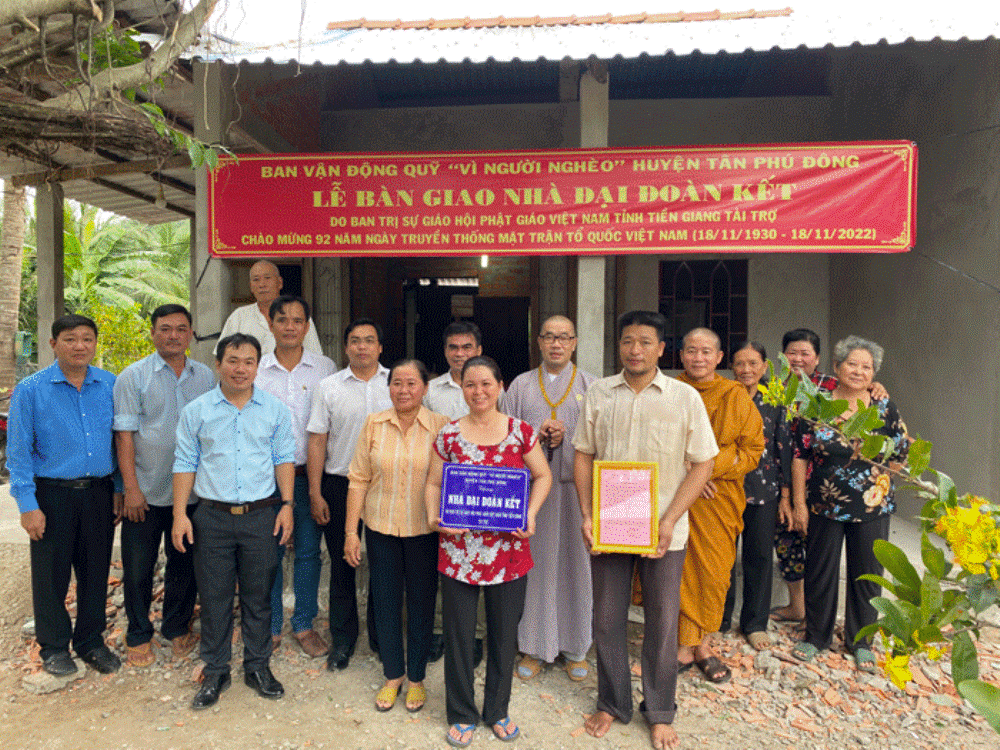 Ban Trị sự Phật giáo tỉnh bàn giao căn nhà mới đến gia đình ông Nguyễn Văn Trang