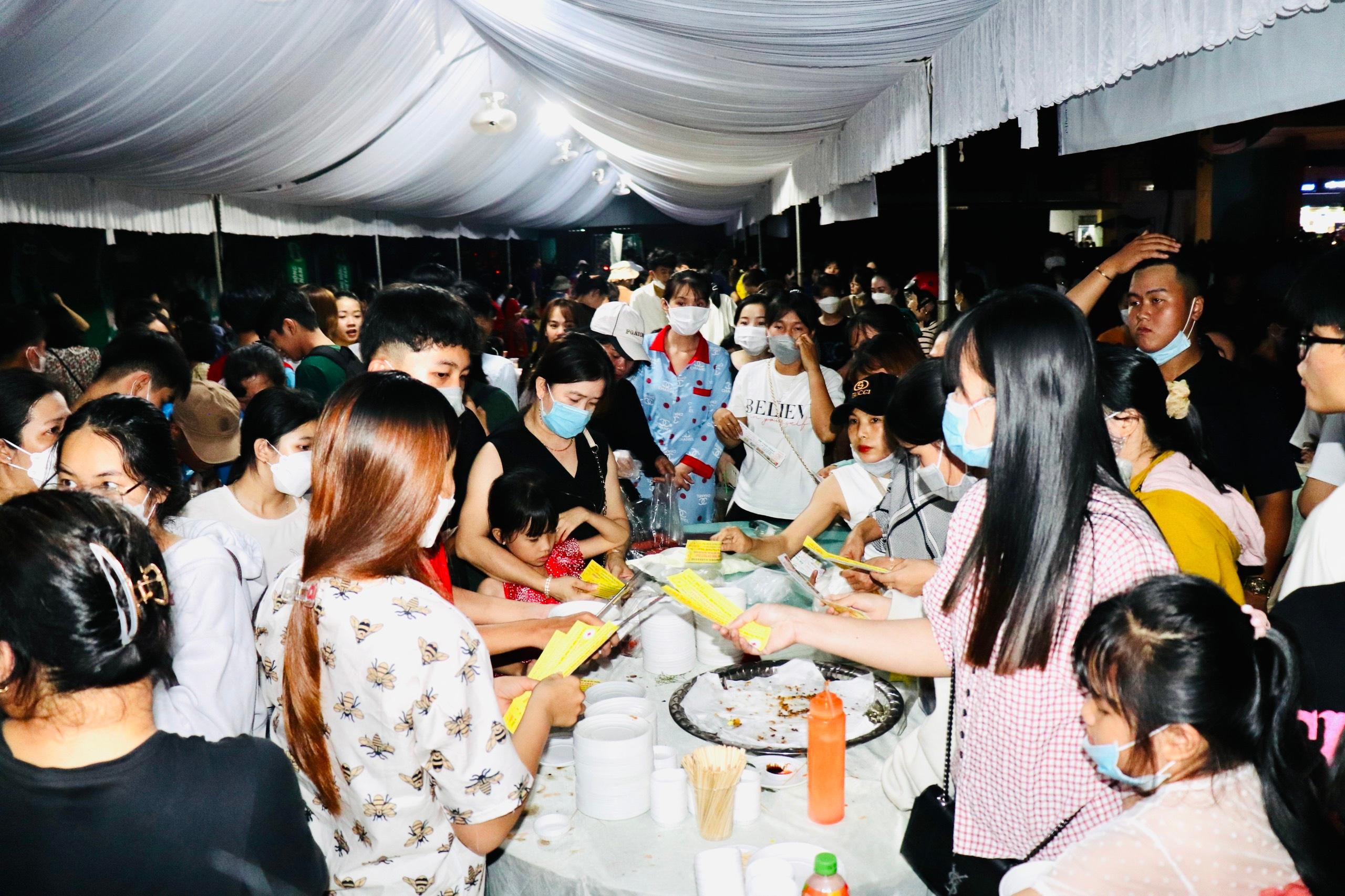 Lễ hội thu hút khoảng 3.000 người tham dự Lễ hội thu hút khoảng 3.000 người tham dự