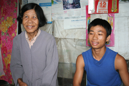 Hai mẹ con Trần Minh Trí