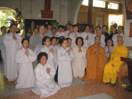 TPHCM: Chùa Hải Quang (Tân Bình) hành hương thập tự cúng dường trường hạ