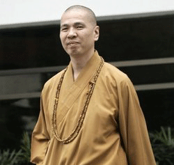 9000 Phật tử xin khoan hồng cho nhà sư sống đời sống cao