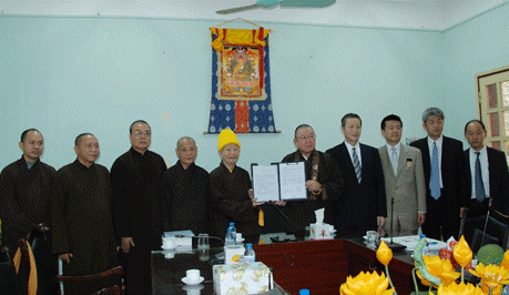 Ký kết ghi nhớ về việc tổ chức Hội nghị Thượng đỉnh trong  phiên họp trù bị ngày 20 -3-2010  tại Văn phòng I (chùa Quán Sứ, Hà Nội),