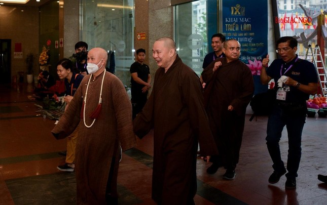Thủ đô Hà Nội đón đại biểu về tham dự Đại hội Phật giáo toàn quốc lần IX ảnh 16