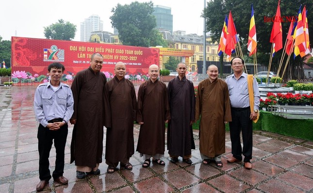 Thủ đô Hà Nội đón đại biểu về tham dự Đại hội Phật giáo toàn quốc lần IX ảnh 12