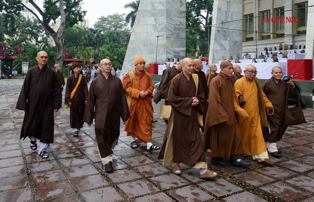 Thủ đô Hà Nội đón đại biểu về tham dự Đại hội Phật giáo toàn quốc lần IX ảnh 4