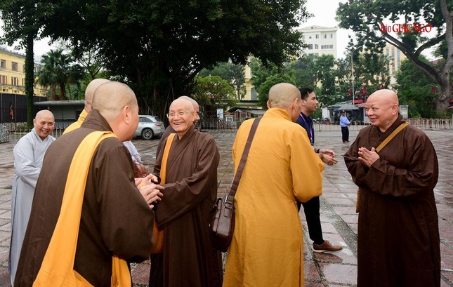 Thủ đô Hà Nội đón đại biểu về tham dự Đại hội Phật giáo toàn quốc lần IX ảnh 6
