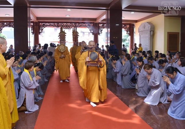 Tăng Ni, Phật tử TP.HCM cung đón Đức Pháp chủ GHPGVN ảnh 10