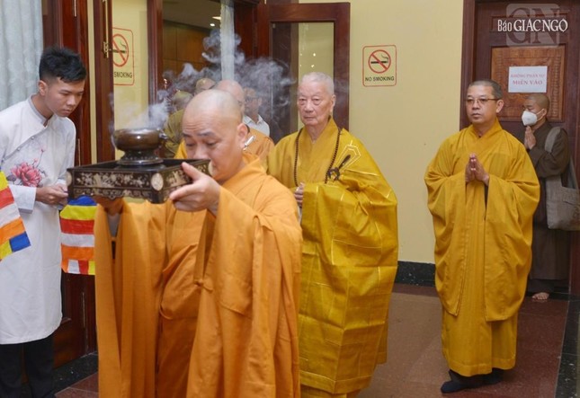 Tăng Ni, Phật tử TP.HCM cung đón Đức Pháp chủ GHPGVN ảnh 11