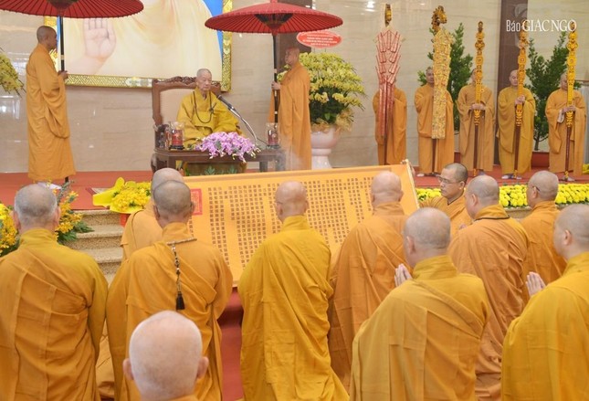 Tăng Ni, Phật tử TP.HCM cung đón Đức Pháp chủ GHPGVN ảnh 2