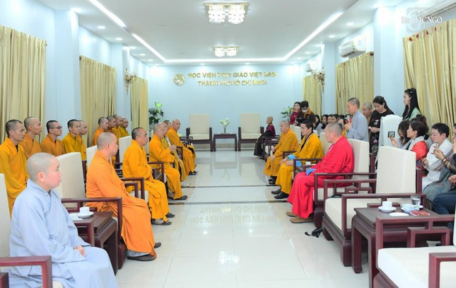 Phái đoàn Phật giáo Mông Cổ thăm Học viện Phật giáo VN tại TP.HCM ảnh 1
