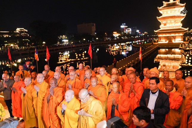 Ninh Bình: Lễ khánh thành bảo tháp Tây Phương, Tứ Ân trong quần thể Kỳ Lân sơn tự ảnh 4