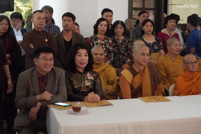 Khai mạc triển lãm mỹ thuật “Sen đầu hạ” chào mừng Đại hội đại biểu Phật giáo toàn quốc lần thứ IX ảnh 5