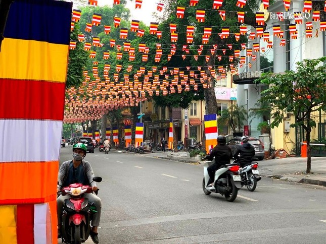 [ẢNH] Thủ đô Hà Nội chào mừng đại biểu tham dự Đại hội Phật giáo toàn quốc lần thứ IX ảnh 17