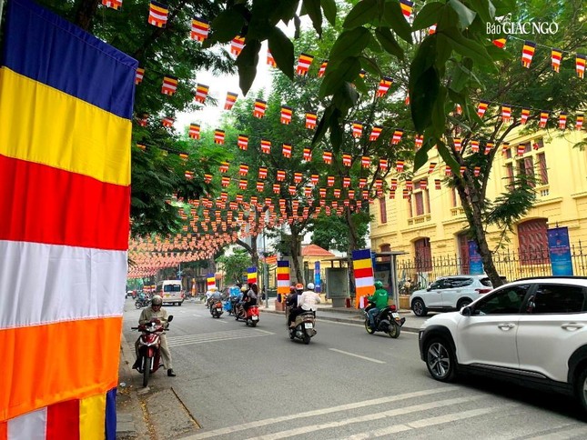 [ẢNH] Thủ đô Hà Nội chào mừng đại biểu tham dự Đại hội Phật giáo toàn quốc lần thứ IX ảnh 8