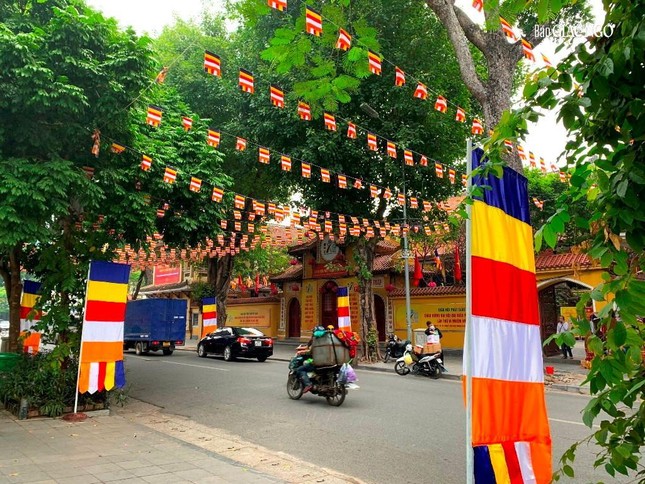 [ẢNH] Thủ đô Hà Nội chào mừng đại biểu tham dự Đại hội Phật giáo toàn quốc lần thứ IX ảnh 12