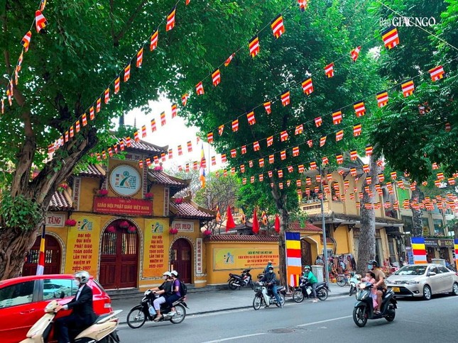 [ẢNH] Thủ đô Hà Nội chào mừng đại biểu tham dự Đại hội Phật giáo toàn quốc lần thứ IX ảnh 14