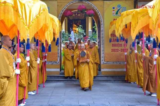 [ẢNH] Lễ cầu nguyện Tam bảo tại Quán Sứ, khai mạc Đại hội Phật giáo toàn quốc lần thứ IX ảnh 6