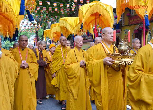 [ẢNH] Lễ cầu nguyện Tam bảo tại Quán Sứ, khai mạc Đại hội Phật giáo toàn quốc lần thứ IX ảnh 13
