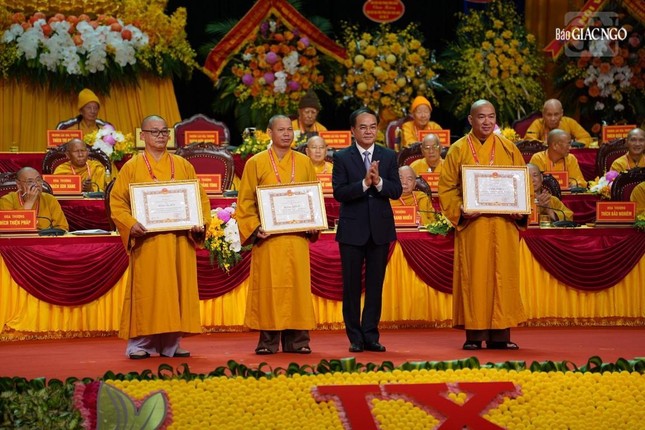[ẢNH] Lễ cầu nguyện Tam bảo tại Quán Sứ, khai mạc Đại hội Phật giáo toàn quốc lần thứ IX ảnh 83