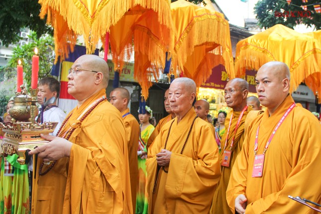 [ẢNH] Lễ cầu nguyện Tam bảo tại Quán Sứ, khai mạc Đại hội Phật giáo toàn quốc lần thứ IX ảnh 12