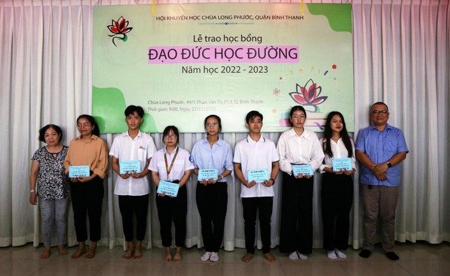 Chùa Long Phước trao 73 suất học bổng "Đạo đức học đường" ảnh 1