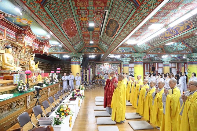 Hàn Quốc: Hơn 40 người xuất gia gieo duyên tại chùa Hoàng Hải ảnh 1