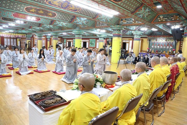 Hàn Quốc: Hơn 40 người xuất gia gieo duyên tại chùa Hoàng Hải ảnh 2