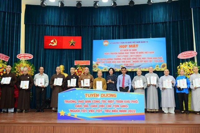TP.HCM: Quận 10 tổ chức họp mặt kỷ niệm Ngày Truyền thống Mặt trận Dân tộc thống nhất VN  ảnh 2