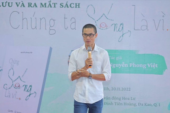 Nguyễn Phong Việt ra sách mới “Chúng sống, là vì…” ảnh 1