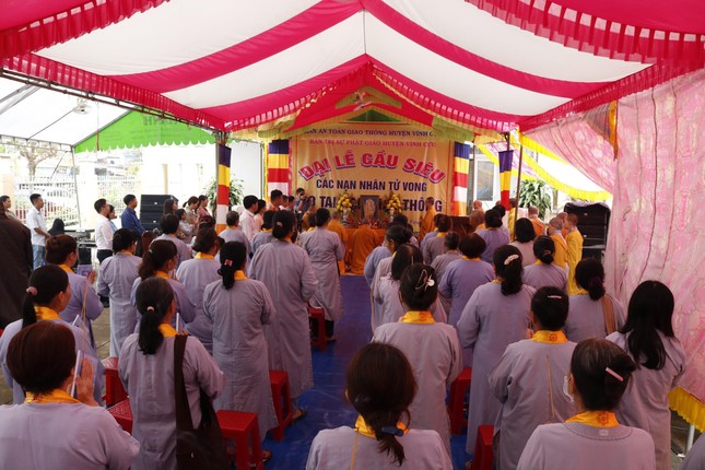 Đồng Nai: Phật giáo huyện Vĩnh Cửu tổ chức lễ cầu siêu các nạn nhân tử vong vì tai nạn giao thông ảnh 2