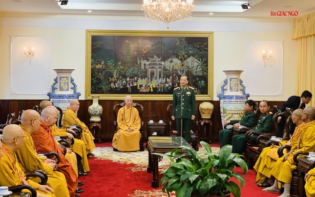 Đại biểu Đại hội Phật giáo toàn quốc lần IX vào lăng viếng Chủ tịch Hồ Chí Minh ảnh 1