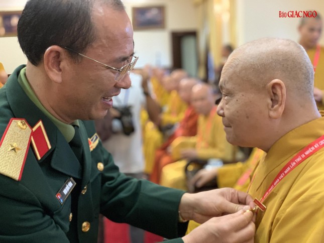 Đại biểu Đại hội Phật giáo toàn quốc lần IX vào lăng viếng Chủ tịch Hồ Chí Minh ảnh 2