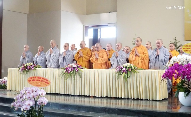 Tăng Ni sinh Học viện Phật giáo VN tại TP.HCM tổ chức lễ tri ân giáo thọ, giảng viên nhân ngày 20-11 ảnh 2
