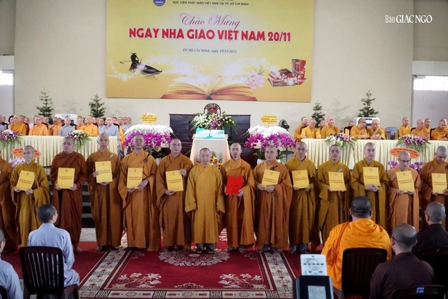 Tăng Ni sinh Học viện Phật giáo VN tại TP.HCM tổ chức lễ tri ân giáo thọ, giảng viên nhân ngày 20-11 ảnh 4