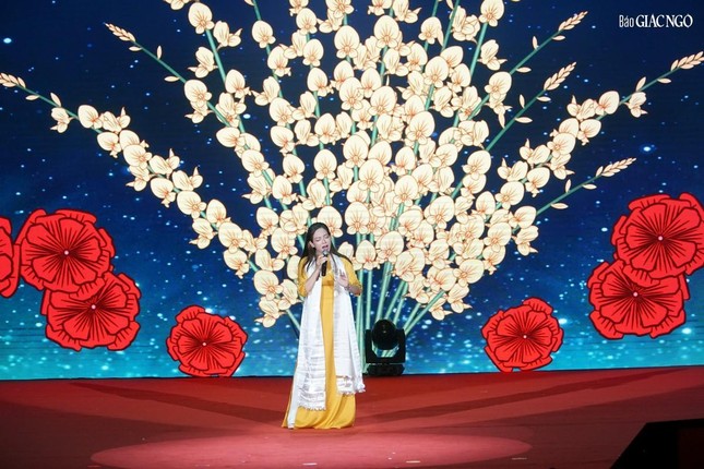 Chương trình nghệ thuật "Hương sen mầu nhiệm" chào mừng Đại hội Phật giáo toàn quốc lần IX ảnh 7