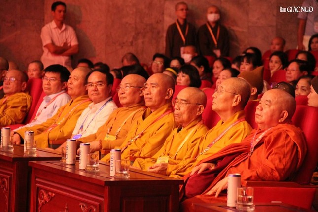 Chương trình nghệ thuật "Hương sen mầu nhiệm" chào mừng Đại hội Phật giáo toàn quốc lần IX ảnh 1