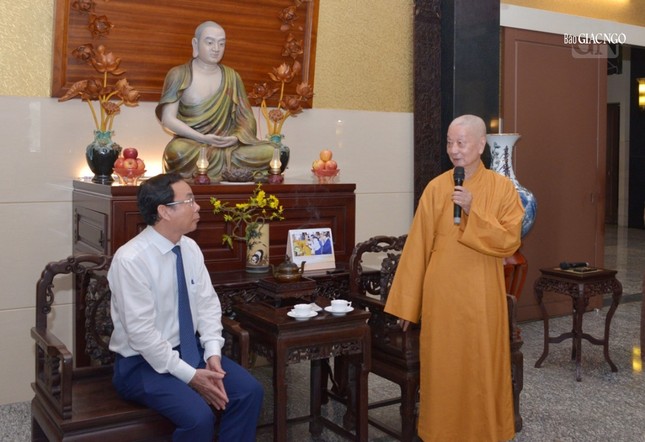 Bí thư Thành ủy TP.HCM Nguyễn Văn Nên thăm, chúc Tết Đức Pháp chủ GHPGVN ảnh 2