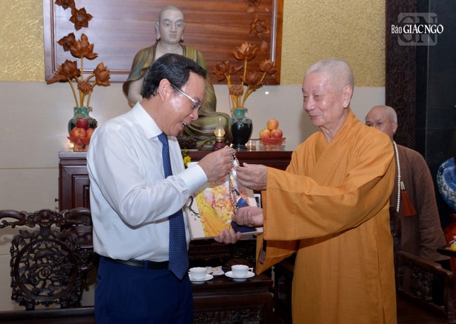 Bí thư Thành ủy TP.HCM Nguyễn Văn Nên thăm, chúc Tết Đức Pháp chủ GHPGVN ảnh 8