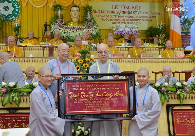 Phân ban Ni giới Trung ương tổng kết hoạt động Phật sự, trao quyết định nhân sự nhiệm kỳ 2022-2027 ảnh 30