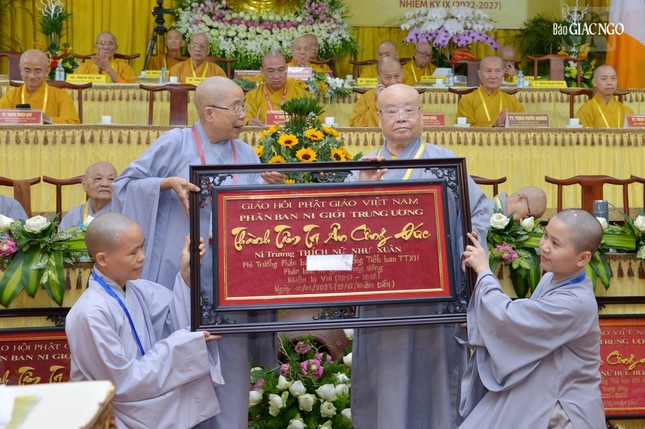 Phân ban Ni giới Trung ương tổng kết hoạt động Phật sự, trao quyết định nhân sự nhiệm kỳ 2022-2027 ảnh 29