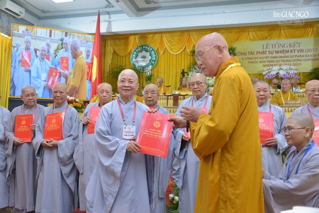 Phân ban Ni giới Trung ương tổng kết hoạt động Phật sự, trao quyết định nhân sự nhiệm kỳ 2022-2027 ảnh 41