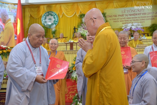 Phân ban Ni giới Trung ương tổng kết hoạt động Phật sự, trao quyết định nhân sự nhiệm kỳ 2022-2027 ảnh 43