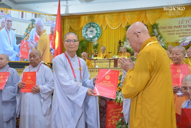 Phân ban Ni giới Trung ương tổng kết hoạt động Phật sự, trao quyết định nhân sự nhiệm kỳ 2022-2027 ảnh 39