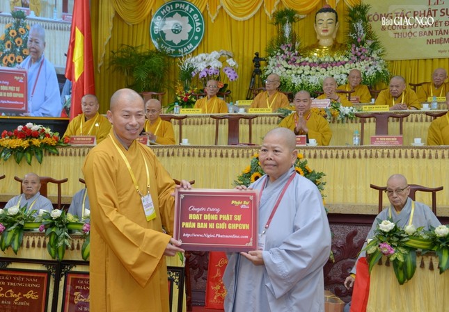 Phân ban Ni giới Trung ương tổng kết hoạt động Phật sự, trao quyết định nhân sự nhiệm kỳ 2022-2027 ảnh 31