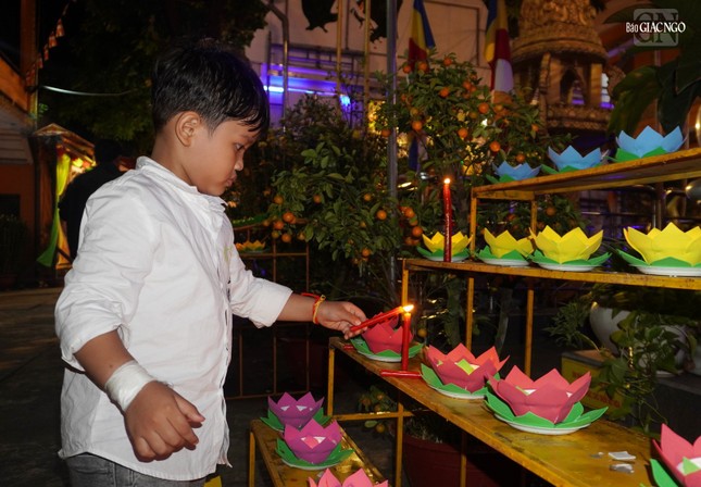 Lễ hội đèn rằm tháng Giêng tại chùa Candaransi ảnh 7